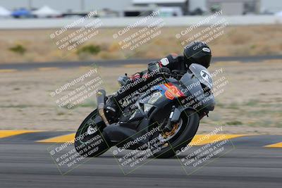 media/Jan-14-2023-SoCal Trackdays (Sat) [[497694156f]]/Turn 4 Set 2 (1030am)/